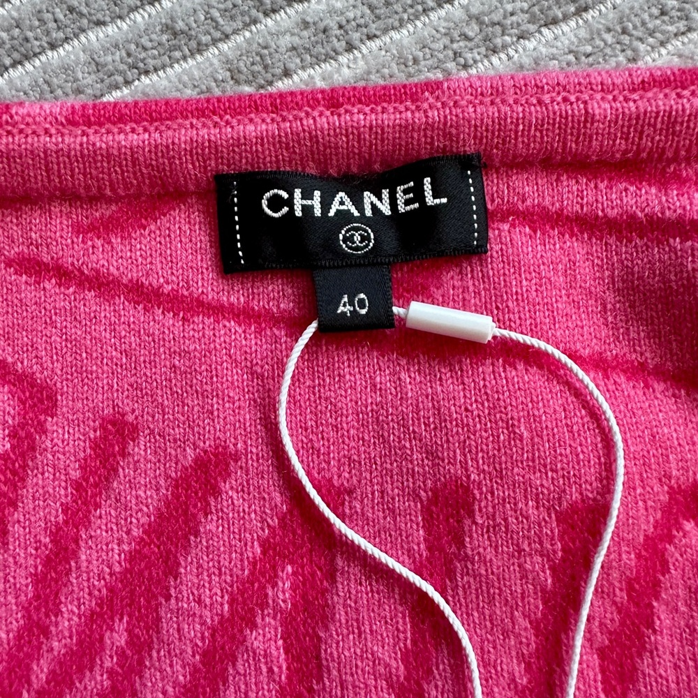 CHANEL Vibrant Pink Knitwear - Picture 3 of 10